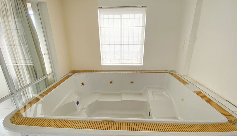Beautiful 4 beds house with pool and garden in Tay Ho area