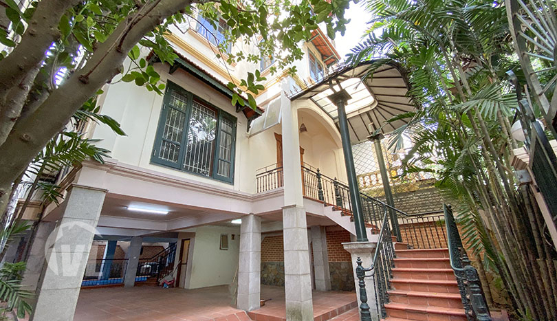 Beautiful 4 beds house with pool and garden in Tay Ho area