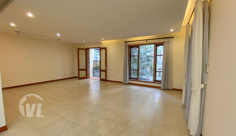 Beautiful 4 beds house with pool and garden in Tay Ho area