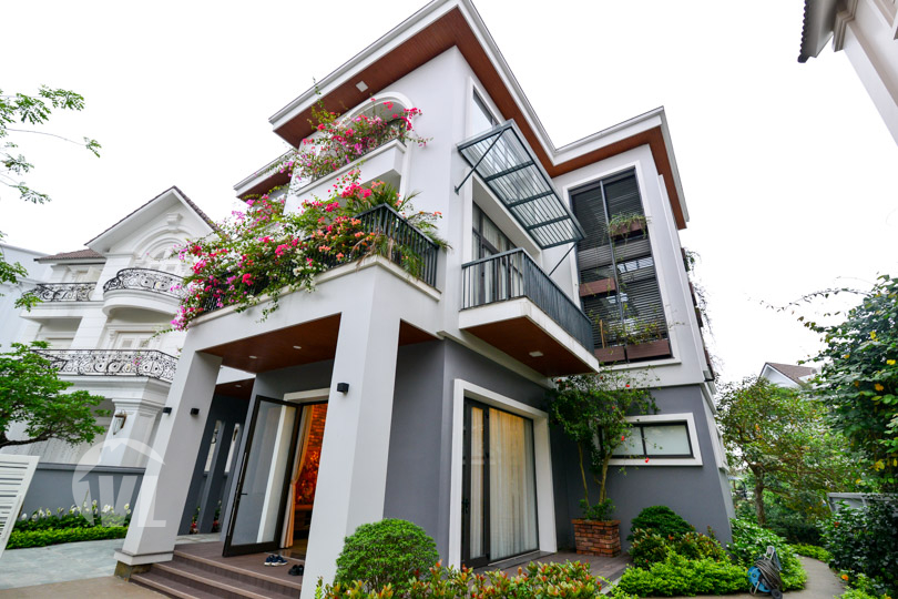 222 Modern and furnished detached villa to lease in Vinhomes Riverside