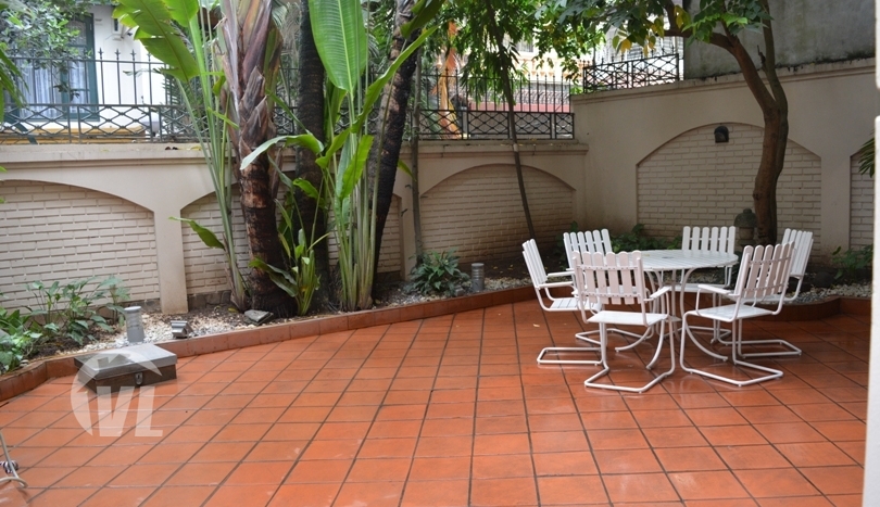 3 bedrooms villa with large yard to rent in Tay Ho district