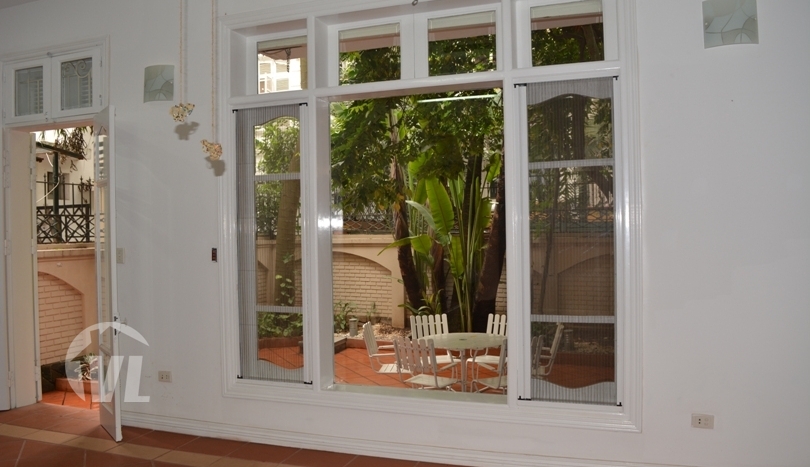 3 bedrooms villa with large yard to rent in Tay Ho district