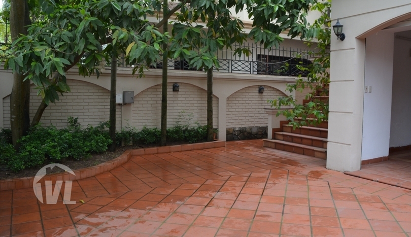 3 bedrooms villa with large yard to rent in Tay Ho district
