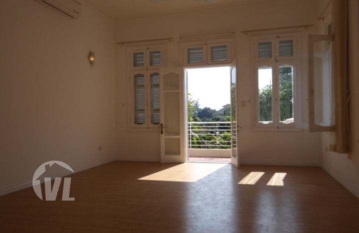3 bedrooms villa with large yard to rent in Tay Ho district