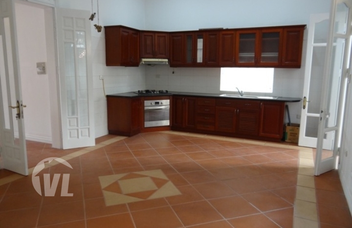 3 bedrooms villa with large yard to rent in Tay Ho district