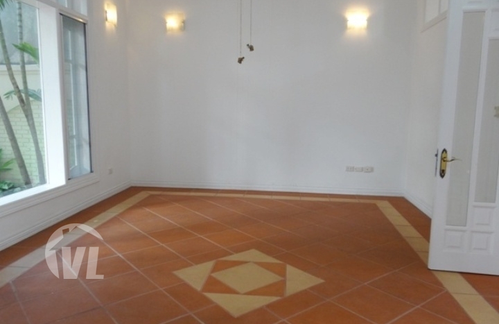 3 bedrooms villa with large yard to rent in Tay Ho district