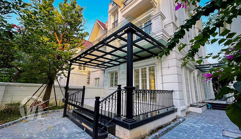Amazing brand new villa to lease with garden in Vinhomes Riverside