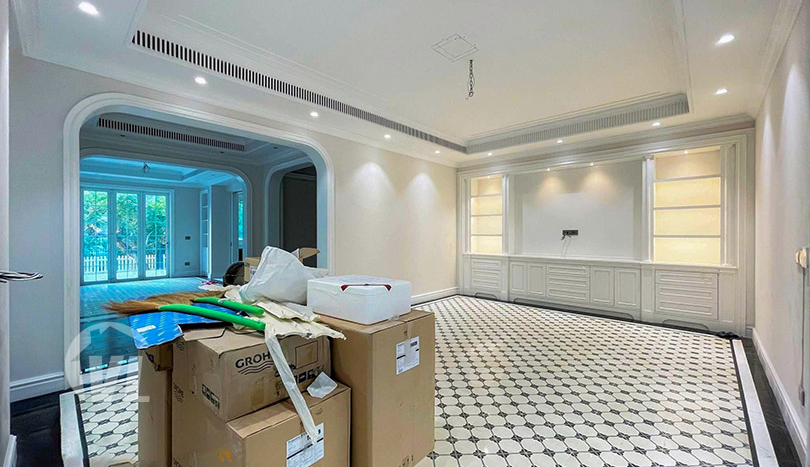 Amazing brand new villa to lease with garden in Vinhomes Riverside