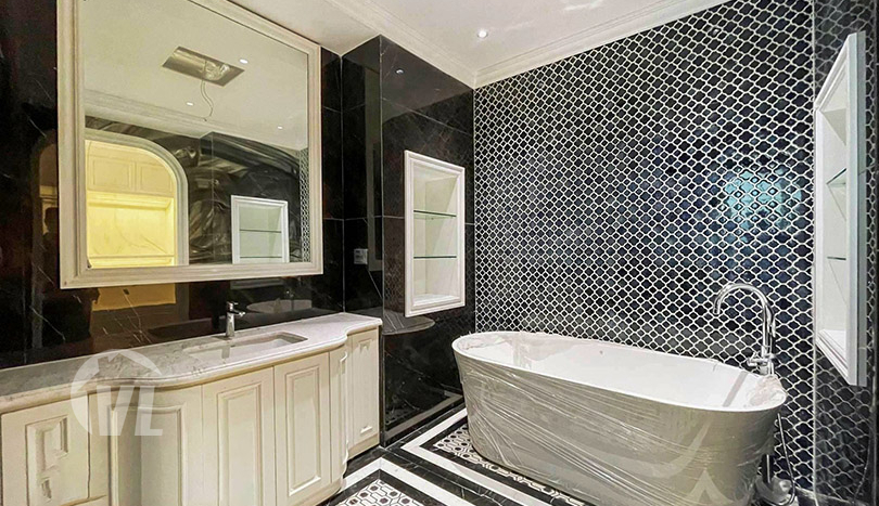Amazing brand new villa to lease with garden in Vinhomes Riverside