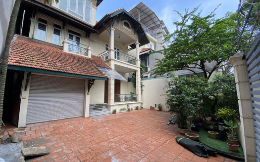 Large 5 beds villa with big yard in Tay Ho district
