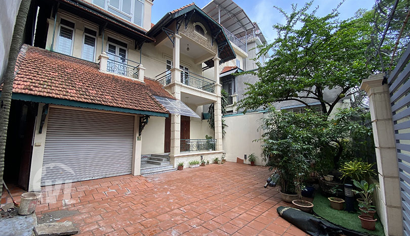 Large 5 beds villa with big yard in Tay Ho district