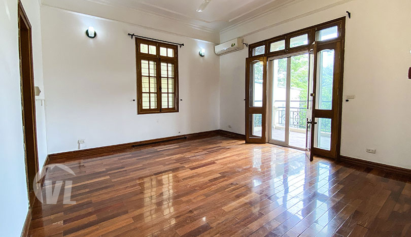 Large 5 beds villa with big yard in Tay Ho district