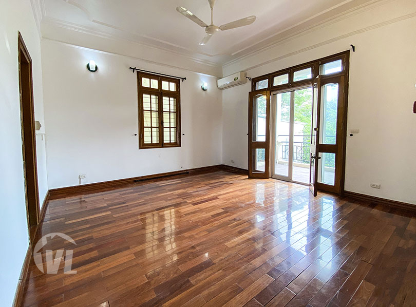 333 Large 5 beds villa with big yard in Tay Ho district
