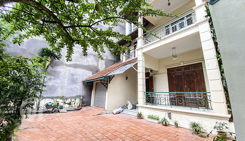 Large 5 beds villa with big yard in Tay Ho district