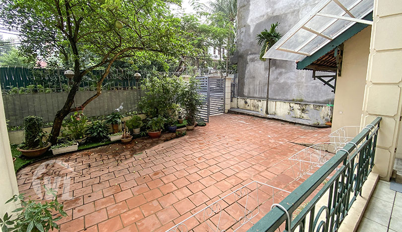Large 5 beds villa with big yard in Tay Ho district