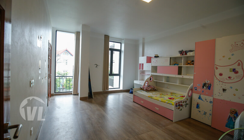 Modern 3 beds house to rent close to LFAY in Long Bien