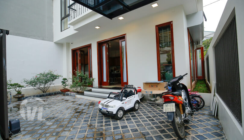 Modern 3 beds house to rent close to LFAY in Long Bien