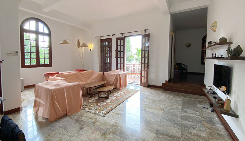 Splendid riverfront house in Long Bien close to the French School