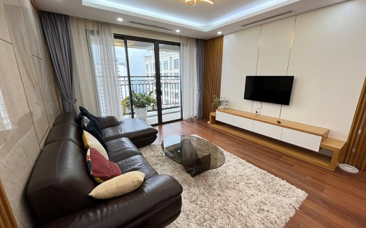 High floor lake view 3 bedroom apartment in Dle Roi Soleil