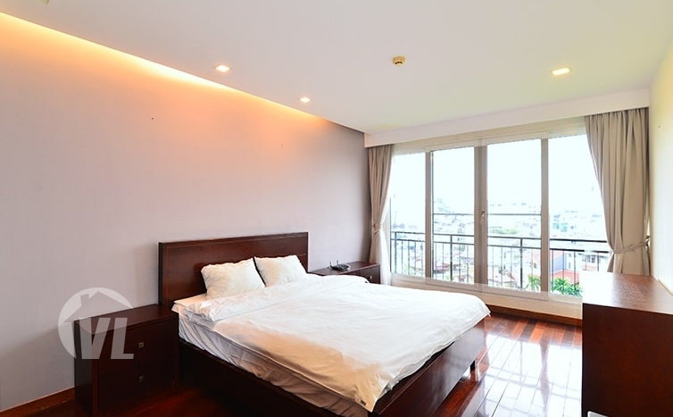 Hanoi duplex serviced apartment to rent with West Lake view