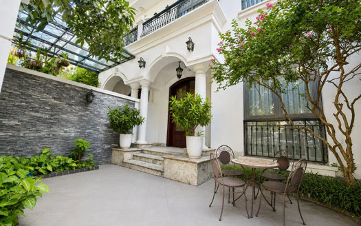 Affordable 3 beds house with yard in Vinhomes Harmony