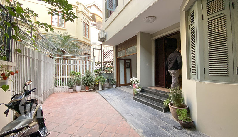 4 bedrooms house to lease on To Ngoc Van street