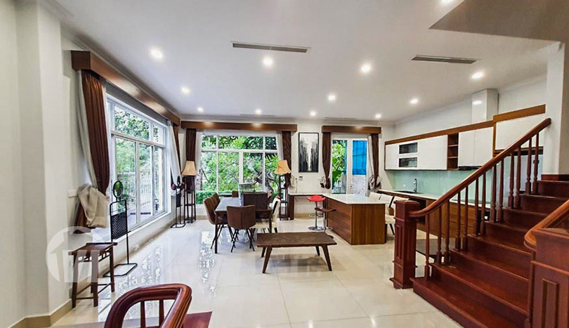 4 beds house to lease close to BIS in Vinhomes Riverside