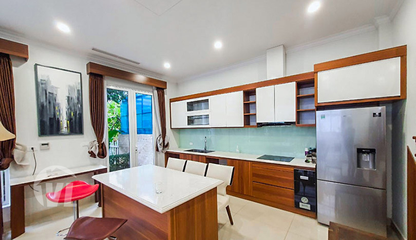 4 beds house to lease close to BIS in Vinhomes Riverside