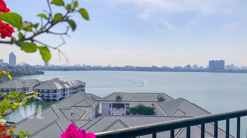 Brand new serviced penthouse to rent facing the West Lake in Tay Ho