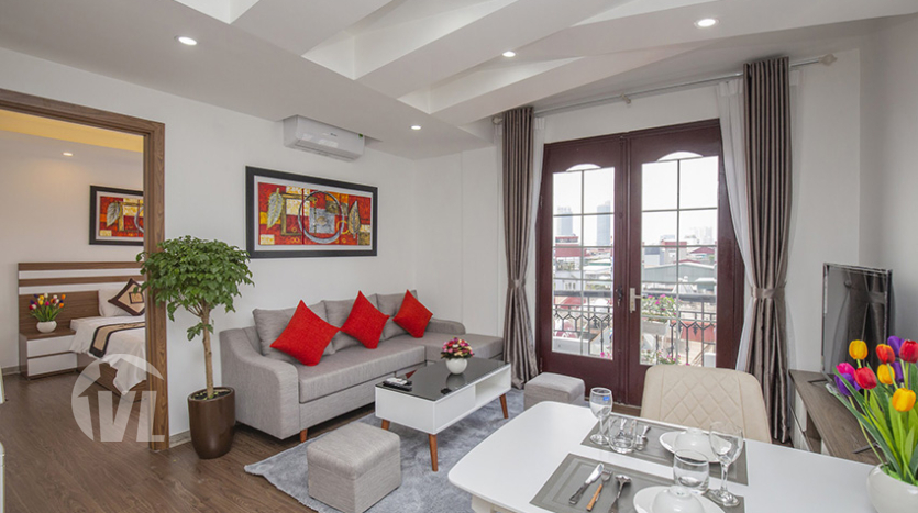 High-floor 1 bedroom apartment for rent in Dao Tan Ba Dinh