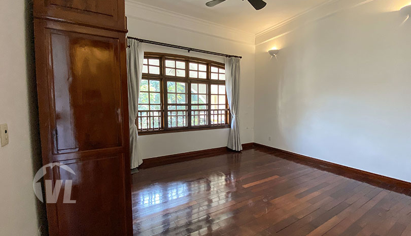 Large pool house to rent in Xom Chua area Tay Ho district