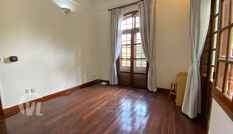 Large pool house to rent in Xom Chua area Tay Ho district