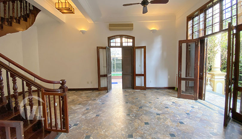 Large pool house to rent in Xom Chua area Tay Ho district