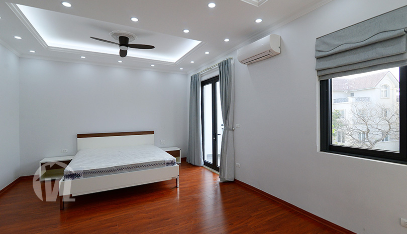 Modern and brand-new furnished Vinhomes Riverside villa to lease