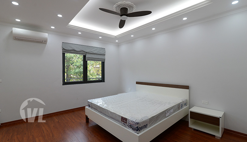 Modern and brand-new furnished Vinhomes Riverside villa to lease