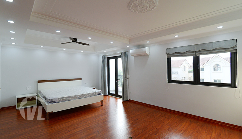 Modern and brand-new furnished Vinhomes Riverside villa to lease