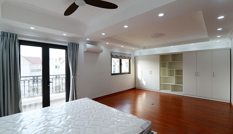 Modern and brand-new furnished Vinhomes Riverside villa to lease