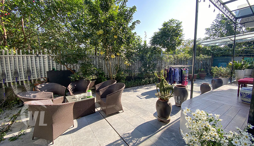 Modern villa with 1000 sq m garden to rent in Tay Ho
