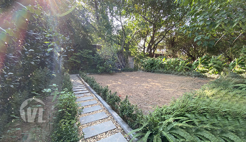 Modern villa with 1000 sq m garden to rent in Tay Ho