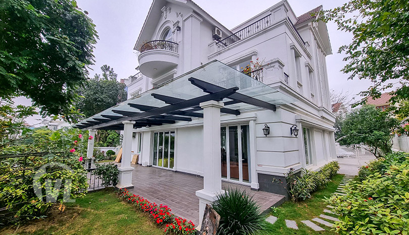 Ambassador villa to lease in Vinhomes Riverside 5 beds 5 baths