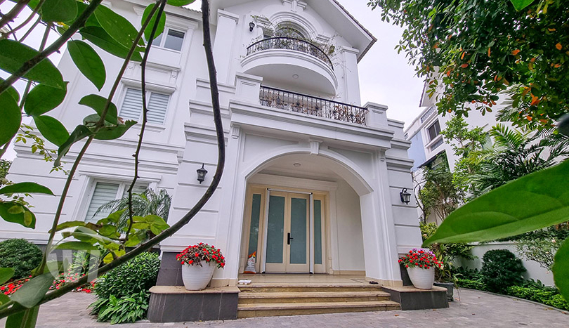 Ambassador villa to lease in Vinhomes Riverside 5 beds 5 baths