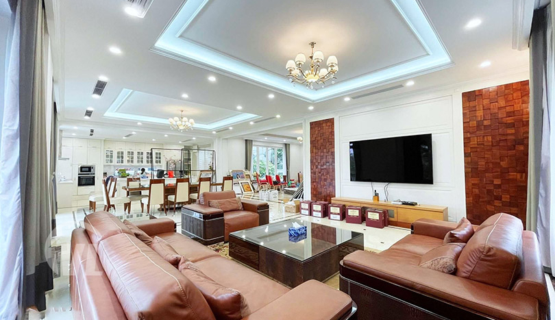 Ambassador villa to lease in Vinhomes Riverside 5 beds 5 baths