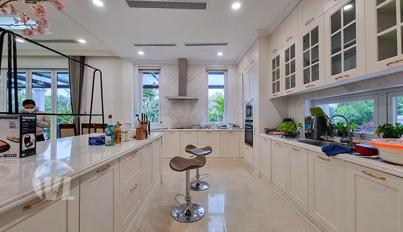 Ambassador villa to lease in Vinhomes Riverside 5 beds 5 baths