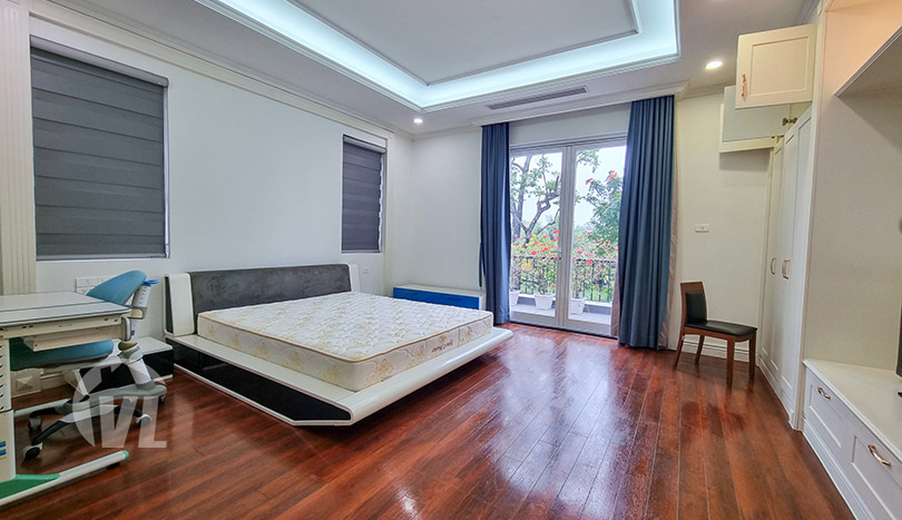 Ambassador villa to lease in Vinhomes Riverside 5 beds 5 baths