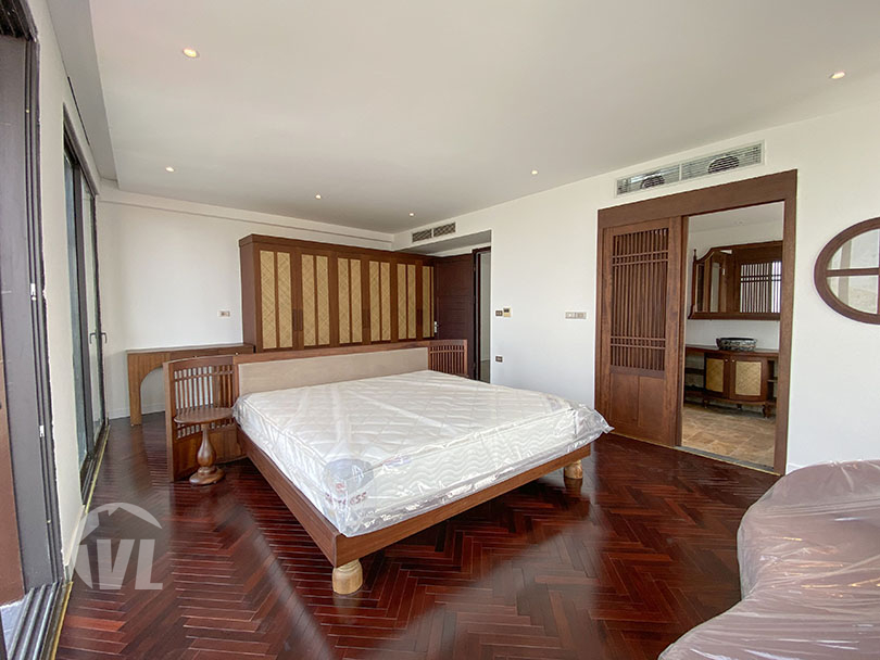 333 Brand-new lake view 4 beds apartment to lease in Tay Ho Hanoi