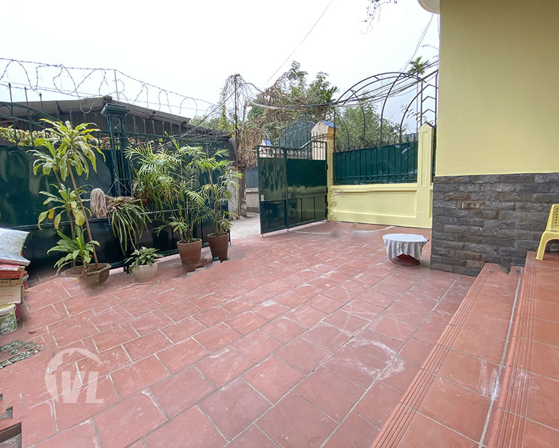 222 Courtyard 4 bedroom house in Tay Ho with car access