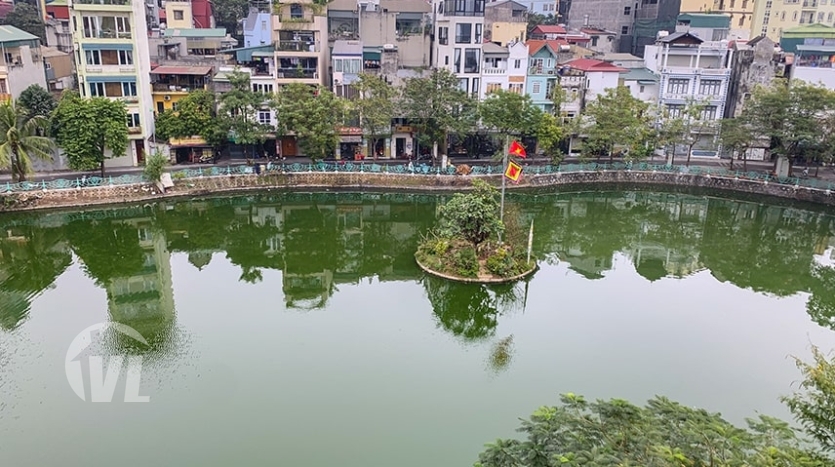 Lake view 170 sq m apartment to lease in Yen Phu