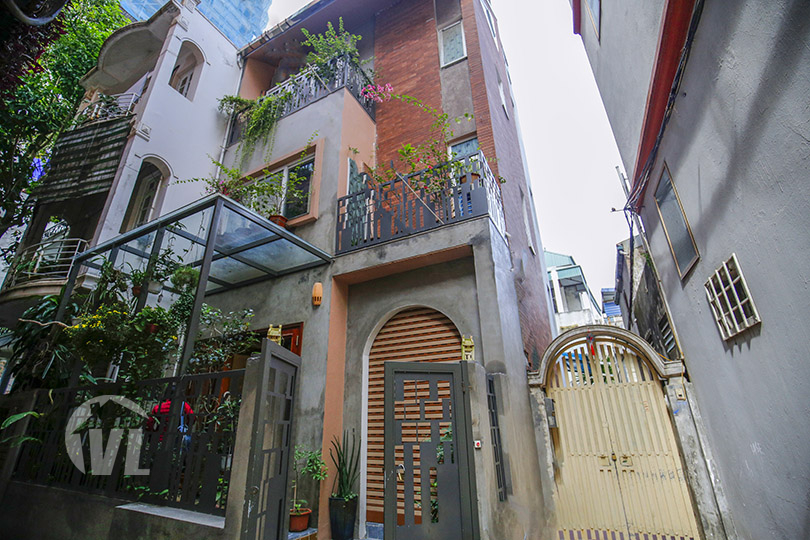 222 Beautiful 3 bedroom house in Tay Ho with nice furnishing