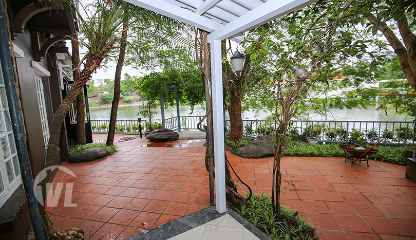 Charming rental house with garden on Tay Ho banks