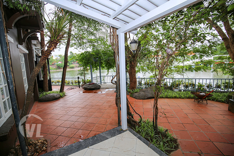 222 Charming rental house with garden on Tay Ho banks